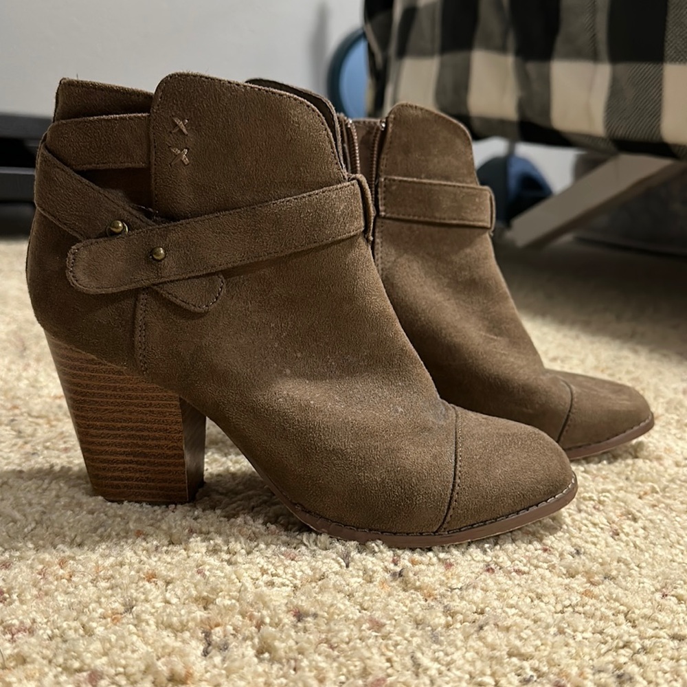 Size 8 brown booties